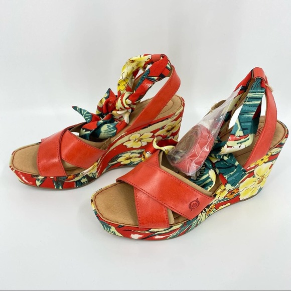 NEW Born Salton Sandals in Red sz 9 - Picture 8 of 14